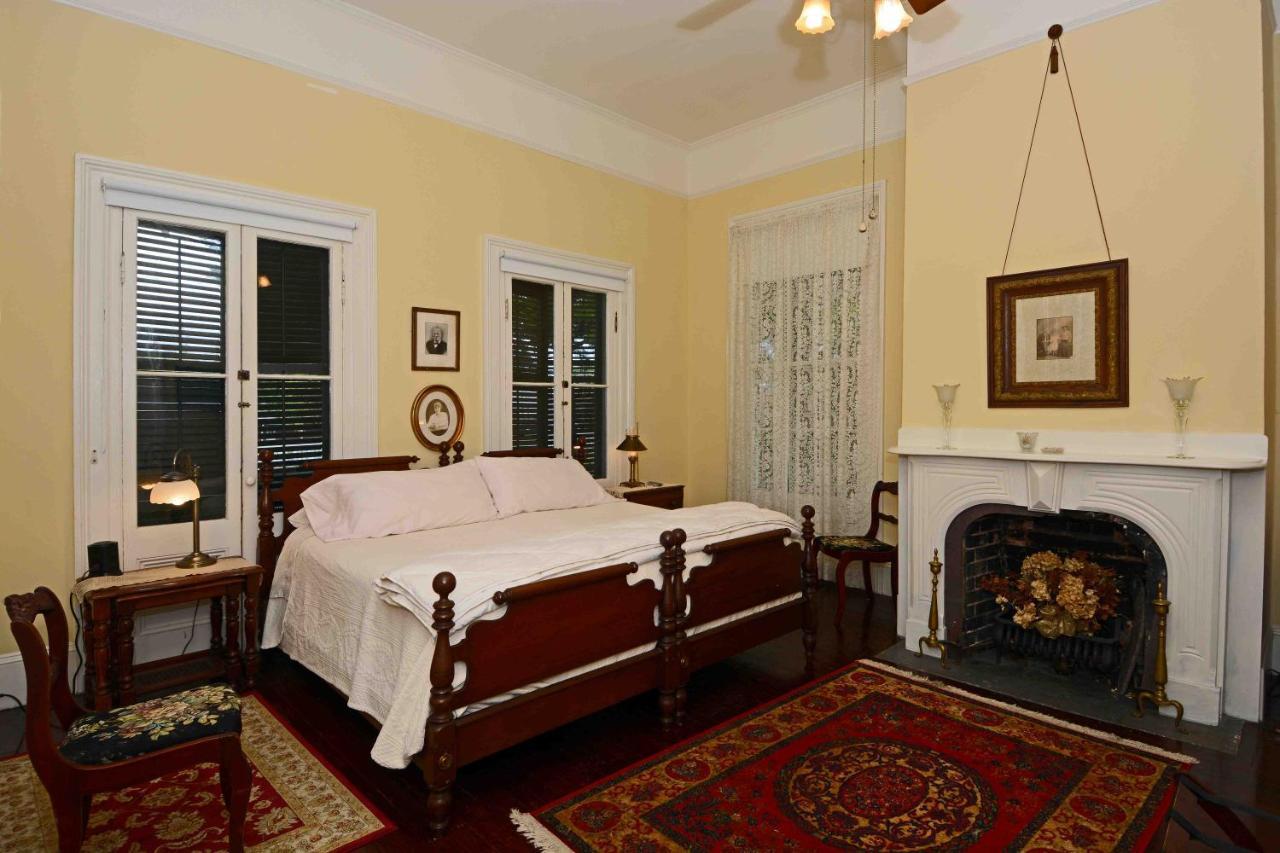 1872 Denham Inn Monticello Esterno foto
